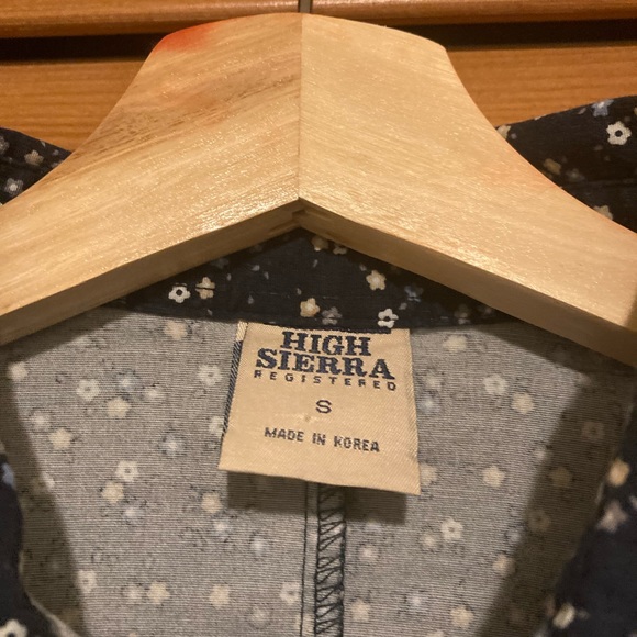 SOLD High Sierra Floral Size Small 1/2 Sleeve Button Up - Picture 5 of 7